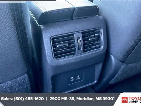 Used 2023 Nissan Rogue SV image 23