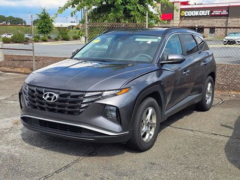 Used 2023 Hyundai Tucson SEL FWD image 2