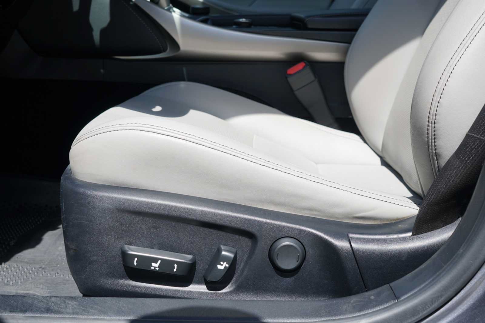 Used 2015 Lexus IS 250 w/ Premium Package RWD image 18