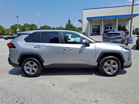 Used 2022 Toyota RAV4 XLE AWD/4WD image 7