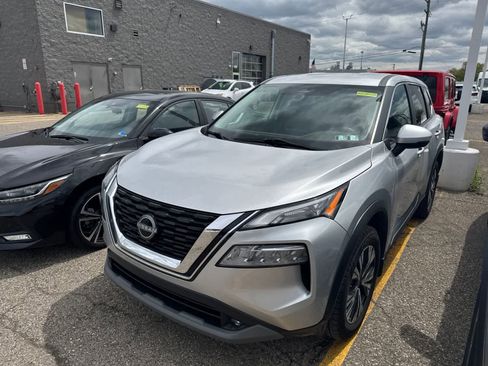 Used 2022 Nissan Rogue SV AWD/4WD image 2