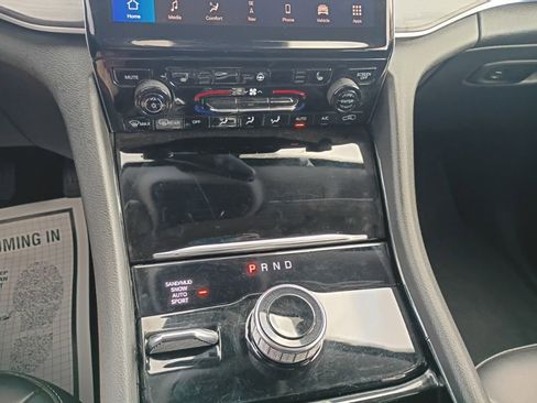 Used 2023 Jeep Grand Cherokee Limited image 16