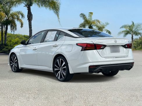 Certified 2022 Nissan Altima 2.5 SR image 3