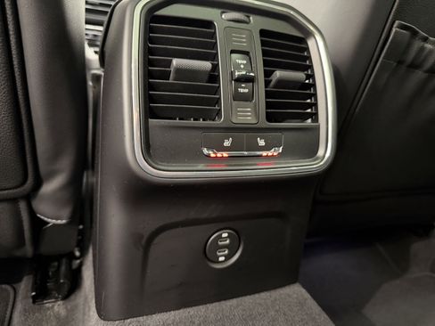 Certified 2025 Porsche Macan image 21