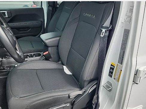 Used 2021 Jeep Wrangler Unlimited Sahara w/ Uconnect 4C Nav & Sound Group image 11