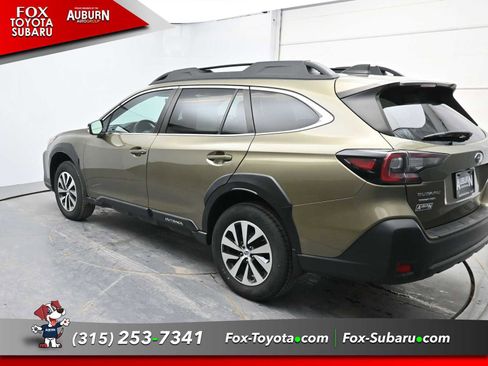 Used 2023 Subaru Outback Premium image 12