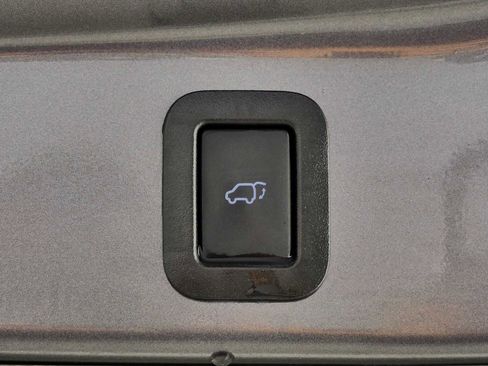 Used 2019 Toyota Highlander XLE FWD image 33