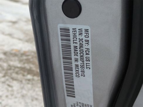 Certified 2023 Jeep Compass Limited image 35