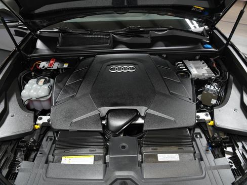 Used 2021 Audi Q8 Premium Plus w/ Premium Plus Package image 43