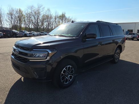 Used 2024 Ford Expedition Max XLT image 4