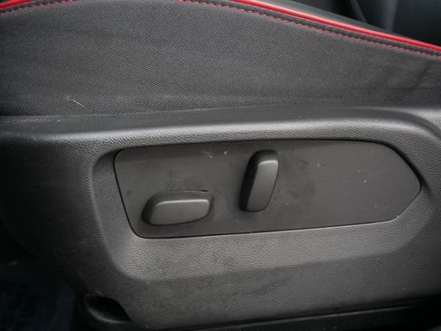 Used 2023 Buick Envision Essence w/ Technology Package I image 18