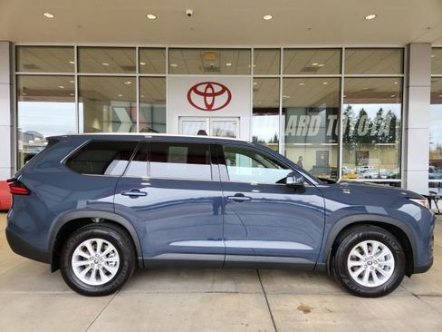 Certified 2026 Toyota Grand Highlander XLE image 3