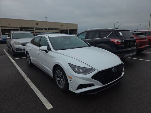 Used 2023 Hyundai Sonata SEL FWD image 2