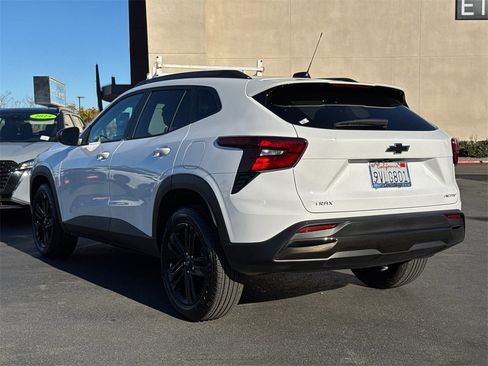 Used 2025 Chevrolet Trax ACTIV image 10