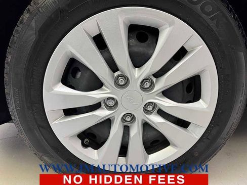 Used 2025 Kia Soul LX image 9