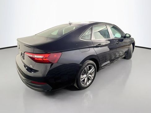Used 2023 Volkswagen Jetta SE FWD image 8