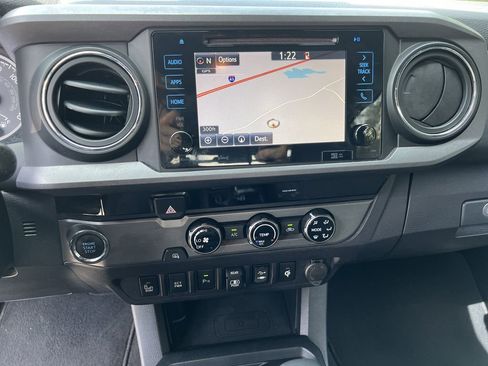 Used 2018 Toyota Tacoma TRD Sport w/ Technology Package image 24