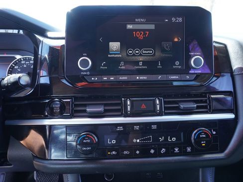 Certified 2025 Nissan Pathfinder SV FWD image 20