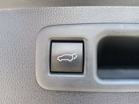 Used 2022 Toyota Highlander XLE AWD/4WD image 31