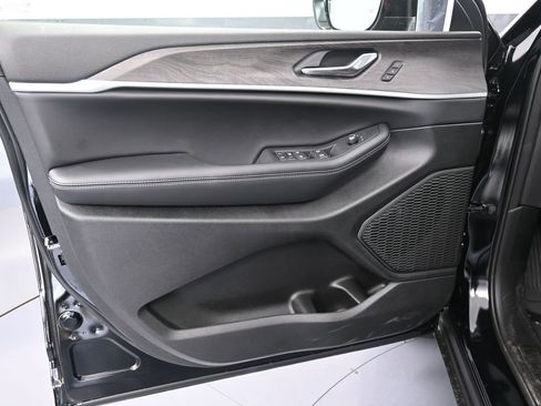 New 2025 Jeep Grand Cherokee Limited w/ Trailer Tow Package image 19