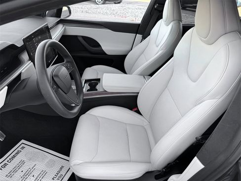 Used 2022 Tesla Model X image 16