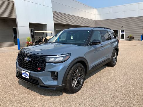 Used 2025 Ford Explorer ST AWD/4WD image 2