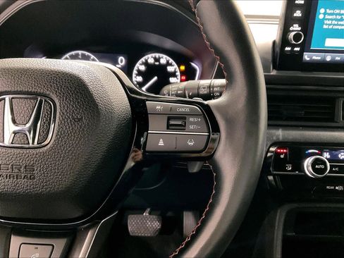 Used 2025 Honda Pilot TrailSport image 25