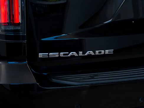 Used 2025 Cadillac Escalade V image 16