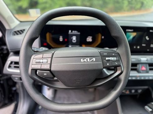 Used 2025 Kia K4 FWD image 3