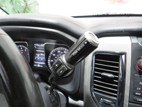 Used 2017 Nissan Titan SL w/ SL Towing Convenience Package image 16