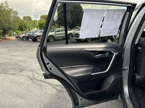 Used 2022 Toyota RAV4 XLE AWD/4WD image 10