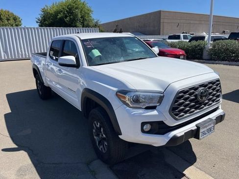 Used 2023 Toyota Tacoma TRD Off-Road w/ Advanced Technology Package AWD/4WD image 3