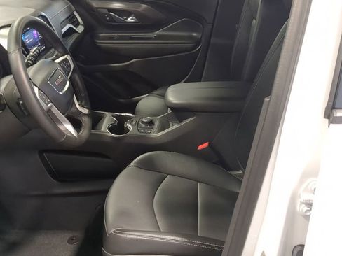 Used 2024 GMC Terrain SLT w/ Infotainment Package II FWD image 16