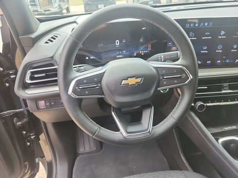 Used 2025 Chevrolet Traverse LT w/ Driver Confidence Package FWD image 18