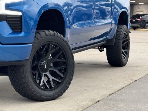 Used 2023 Chevrolet Silverado 1500 RST w/ Rally Edition AWD/4WD image 12