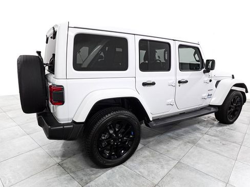 Used 2022 Jeep Wrangler Unlimited Sahara w/ Cold Weather Group AWD/4WD image 6