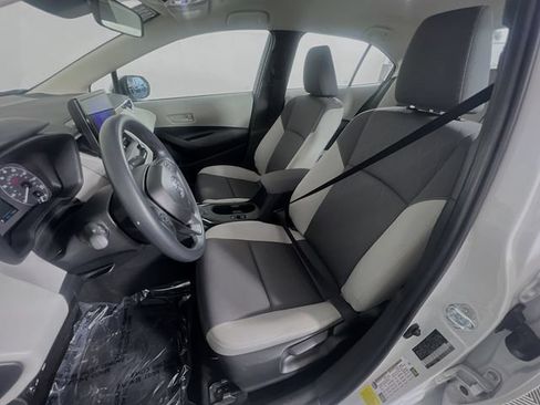 Used 2025 Toyota Corolla LE FWD image 10