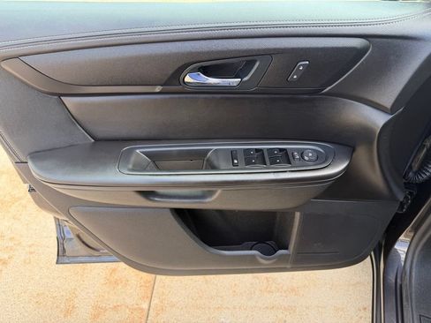 Used 2016 Chevrolet Traverse LT w/ Style and Technology Package FWD image 13