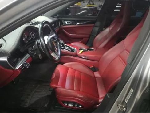 Used 2018 Porsche Panamera 4S image 3