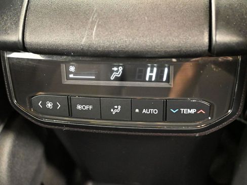 Used 2021 Toyota Highlander LE image 36