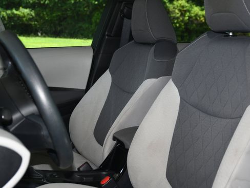 Used 2022 Toyota Corolla LE image 11