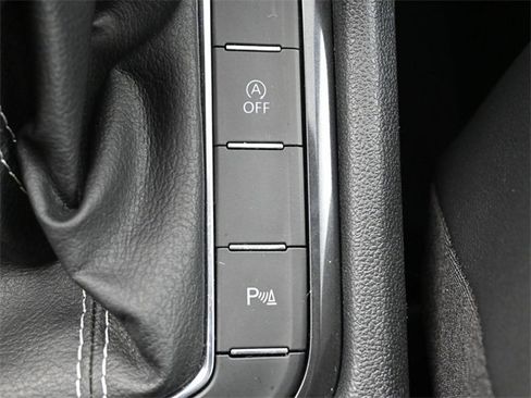 Used 2022 Volkswagen Tiguan SE R-Line image 25