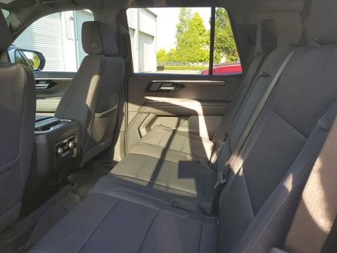 Used 2025 Chevrolet Tahoe LS RWD image 9