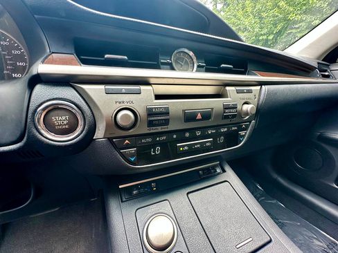 Used 2015 Lexus ES 350 image 32