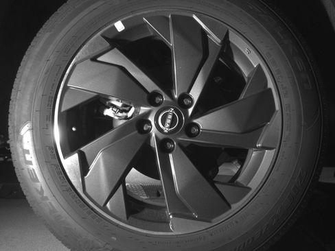 Used 2025 Nissan Rogue SV FWD image 15