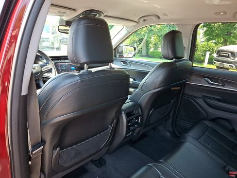 Used 2023 Jeep Grand Cherokee Limited AWD/4WD image 21