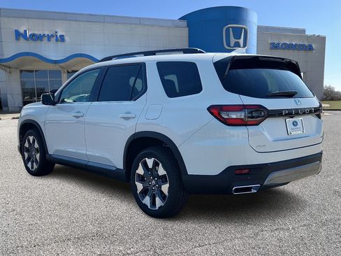 New 2026 Honda Pilot Touring image 3