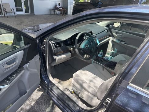 Used 2017 Toyota Camry LE FWD image 5