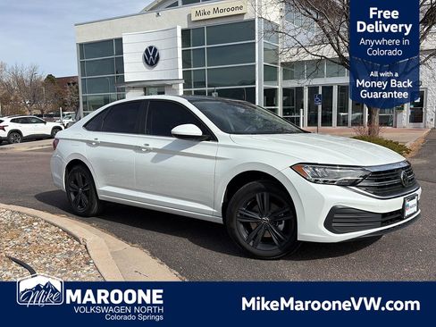 Used 2024 Volkswagen Jetta SE w/ Panoramic Sunroof Package image 1