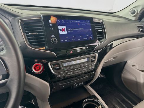 Used 2019 Honda Pilot Touring image 16